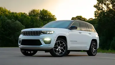 GRAND CHEROKEE 4xe, THE HIGHEST EXPRESSION OF THE JEEP® ATTITUDE